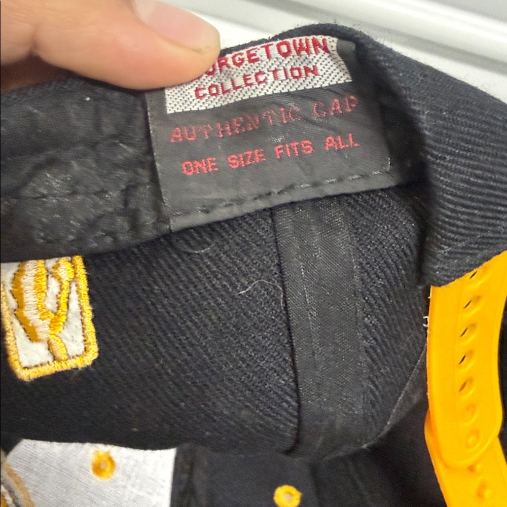 Los Angeles Lakers Black and Yellow Cap - Picture 5 of 5